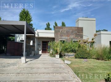 Casa · 160m² · 6 Ambientes · 2 Cocheras · Casa en Alquiler Anual en Haras Santa María Barrio Los Eucaliptos