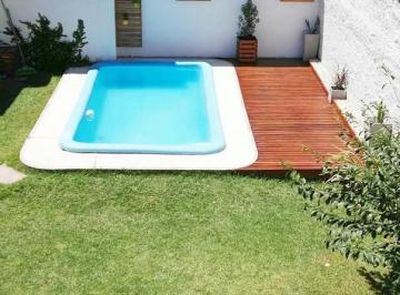 Casa de 5 ambientes, Morón · Chalet 5 Amb 2 Plantas C/parque y Pileta - Castelar