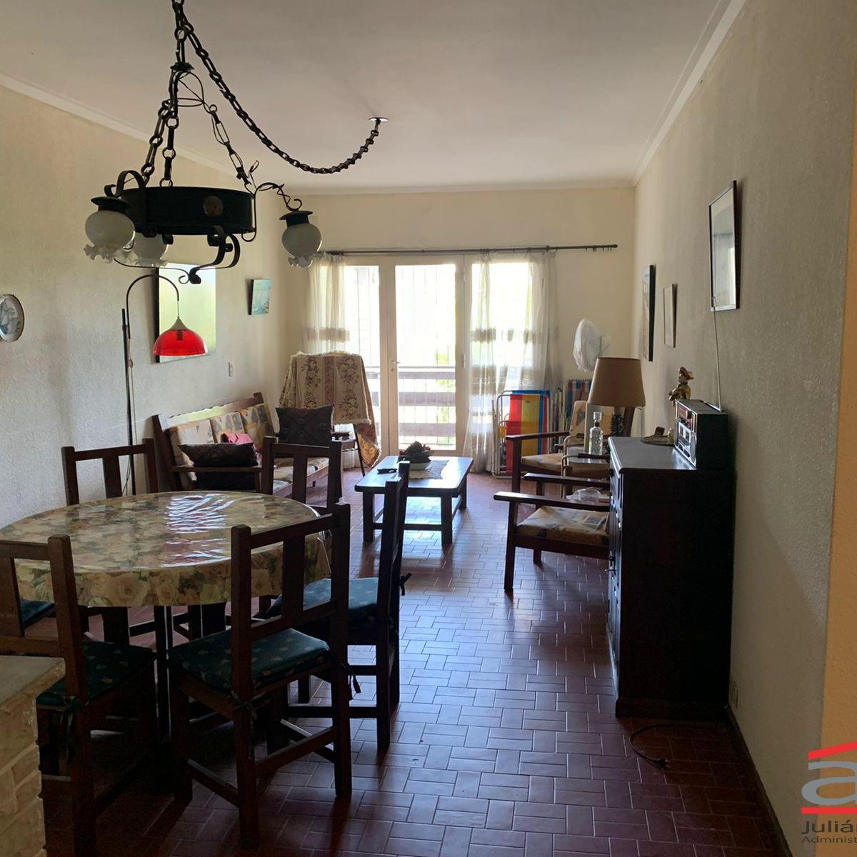 Depto 4 amb, 91m² con balcón — 9 de Julio