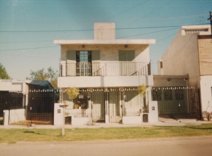 Casa · 200m² · 8 Ambientes · 2 Cocheras
