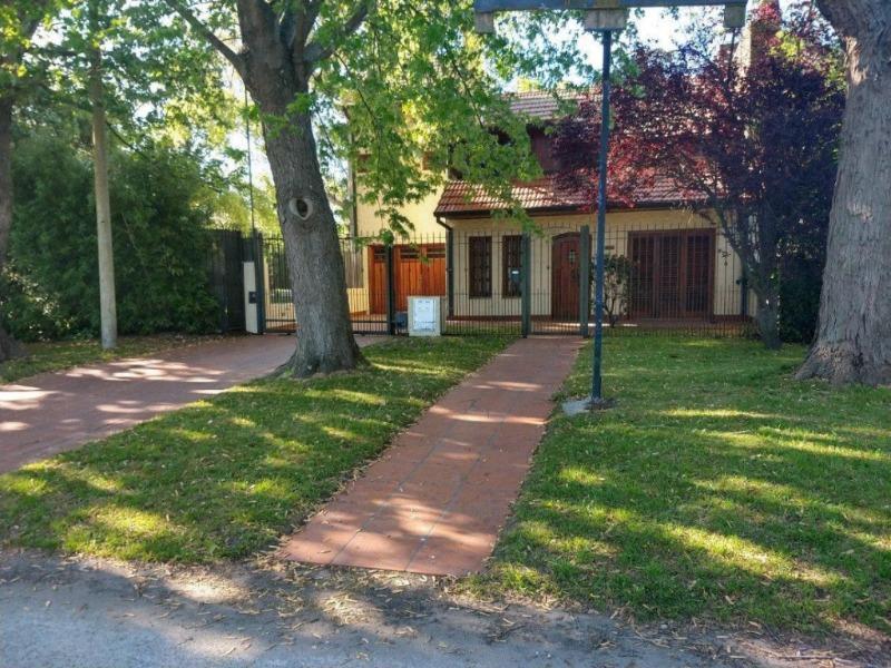 Casa 5 amb, 497m² con piscina y garaje para 2 autos