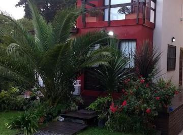 Casa · 250m² · 4 Ambientes · 3 Cocheras · Venta Casa en Dos Plantas Totalmente Independientes 5 Amb Co