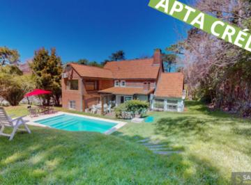 Casa de 6 ambientes, Cariló · Casa con 5 Dorm. de 229 m² en Venta en Cariló