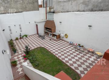 Casa · 127m² · 4 Ambientes · 3 Cocheras · Casa 5 Ambientes en Venta con Patio y Cochera en Villa Gral Mitre