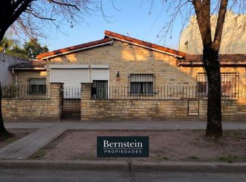 Casa · 120m² · 3 Ambientes · Casa en Venta: 3 Ambientes: Castelar