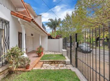Casa · 162m² · 5 Ambientes · 1 Cochera · Oportunidad! Casa en Lomas de San Isidro con Gran Parque.