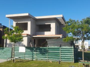 Casa · 227m² · 5 Ambientes · 2 Cocheras · Casa en Araucarias Puertos Ref 655