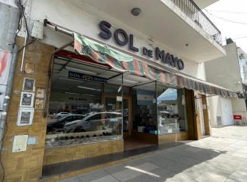 Local comercial · 190m² · 2 Ambientes · Local con Vivienda Sobre Av en Venta