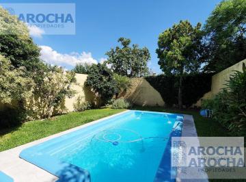 Casa · 141m² · 4 Ambientes · 2 Cocheras · Casa - Ezpeleta Este