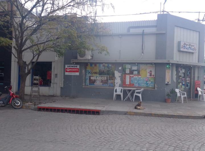 Local comercial · 244m²