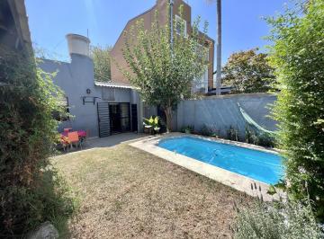 Casa · 104m² · 3 Ambientes · Canchera Casa en Venta con Jardin y Pileta en Martinez