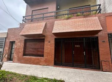 Casa · 188m² · 4 Ambientes · 1 Cochera · Venta