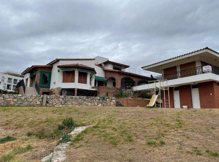 Casa · 513m² · 14 Ambientes · 1 Cochera