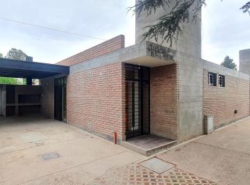 Casa de 3 ambientes, Córdoba · Alquiler Casa 2 Dorm. | Villa Rivera Indarte | Bajas Expensas y Asador