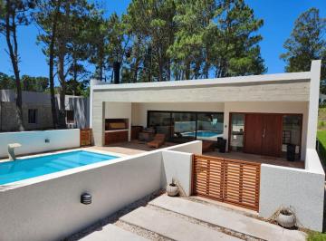 Casa de 4 ambientes, Costa Esmeralda · Deportiva C/pileta - Nueva