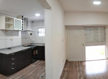 PH · 50m² · 3 Ambientes · PH de 3 Ambientes Parcialmente Reciclado. Barrio Las Avs