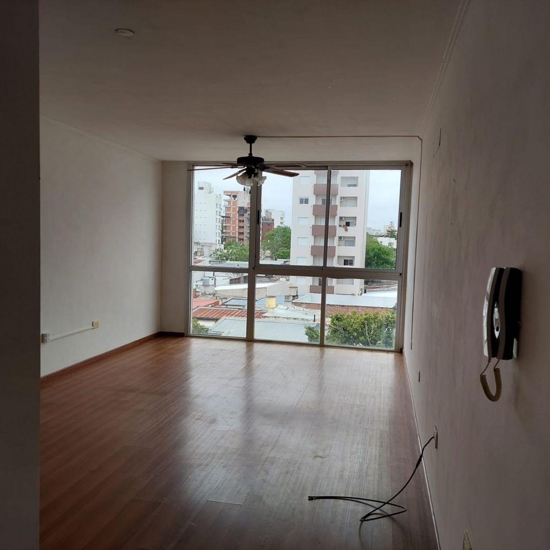 Calle 62 entre 14 y 15 . Entre 14 y 15