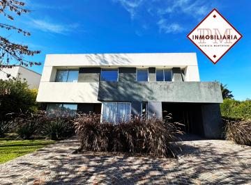 Casa de 5 ambientes, Berazategui · Casa en Venta en Fincas de Iraola 2, con Piscina! a Estrenar
