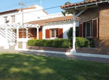 Casa · 190m² · 5 Ambientes · 1 Cochera · Casa - San Nicolas de Los Arroyos