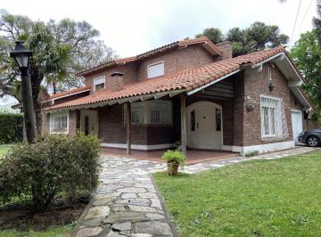 Terreno · 190m² · 5 Ambientes · 3 Cocheras · Casa Chalet con Terreno de 1.820 m² en Castelar Sur