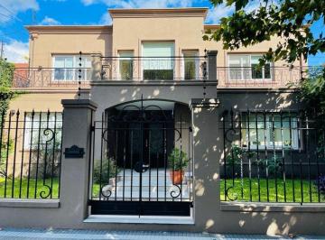 Casa en Venta de 6 ambientes Adrogué · Mitre Esquina Drumound! Imponente Propiedad con Piscina / Permuta
