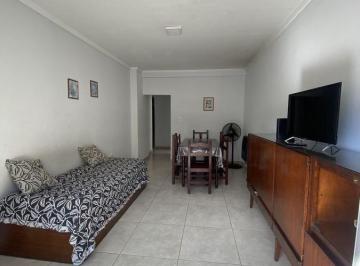 Departamento · 60m² · 3 Ambientes · Temporada | 3 Ambientes a La Calle con Balcón