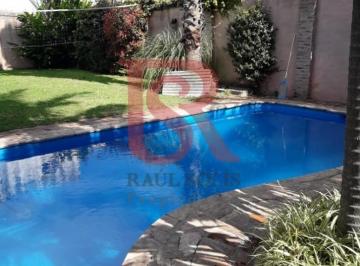 Casa · 290m² · 4 Ambientes · Gz Gran Oportunidad! Excelente Propiedad con Parque y Pileta