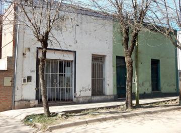 Casa · 177m² · 2 Dormitorios · Casa y Local a Reciclar. Pleno Centro de La Ciudad. San Jose. Entre Rios.