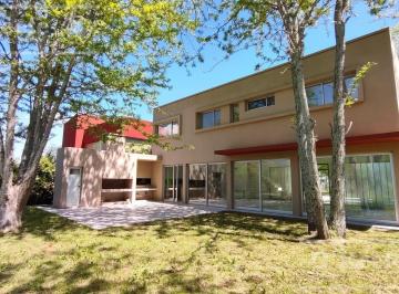 Casa · 212m² · 6 Ambientes · 2 Cocheras · Casa Moderna en Venta 6 Ambientes a Estrenar en Fincas de Hudson Barrio Cerrado