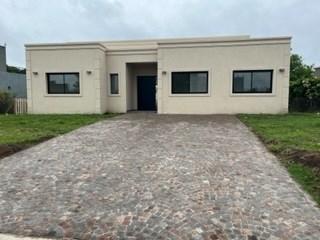 Casa · 167m² · 4 Ambientes · 1 Cochera · Casa Chalet en Venta en Haras Santa Maria, Escobar, G. B. a. Zona Norte