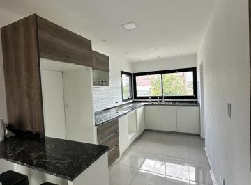 Casa · 188m² · 4 Ambientes · 3 Cocheras · Casa 3 Dorm. en Venta B° Tejas 4
