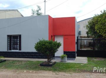 Casa · 99m² · 2 Dormitorios · Casa con Dpto Sobre Calle Alvear, Ideal Para Renta. San Jose. Entre Rios.