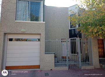 Casa · 170m² · 2 Cocheras · Venta de Hermosa Casa Barrio Unimev - Guaymallén