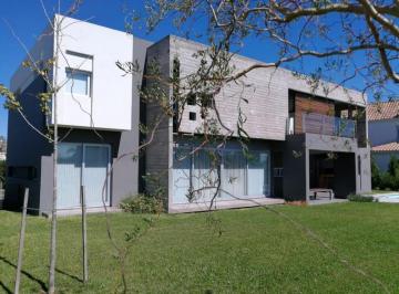 Casa · 315m² · 6 Ambientes · 2 Cocheras · Casa - Nuevo Quilmes
