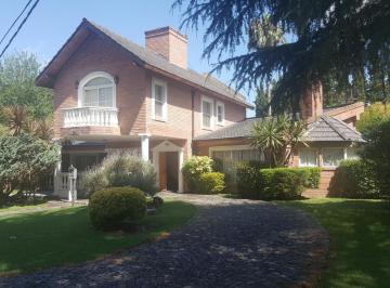 Casa · 200m² · 4 Ambientes · Casa de 4 Ambientes con Dependencia de Servicio en Venta en Barrio Loma Verde - Escobar