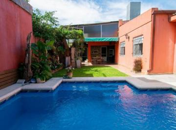 Casa · 160m² · 4 Ambientes · 2 Cocheras · Venta Casa con Pileta en Zona Jerarquicos Salud (Fomento 9 de Julio) Santa Fe