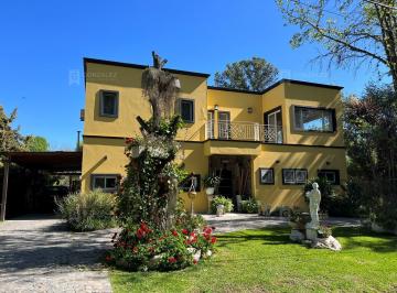 Casa · 200m² · 4 Ambientes · Casa Chalet en Venta en golfer'S Country Club, Pilar, G. B. a. Zona Norte