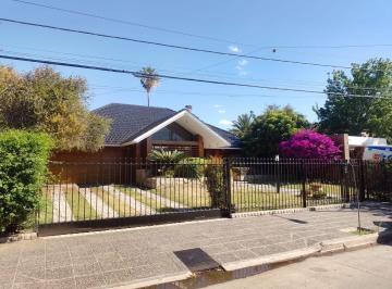 Casa · 484m² · 8 Ambientes · 2 Cocheras · Se Vende Casa 3 Dorm. Tablada Park