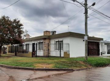 Casa · 100m² · 3 Ambientes · 1 Cochera · Casa - Moreno