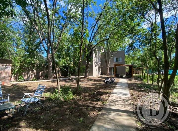 Casa · 220m² · 3 Ambientes · 2 Cocheras