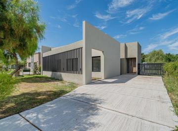 Casa de 4 ambientes, Pilar · Casa en Venta Desarrollada en Una Planta en El Barrio San Ramiro, Pilar del Este.