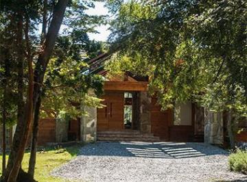 Casa · 590m² · 5 Ambientes · 2 Cocheras · Venta| Casa en Dos Lagos Villas & Marinas – Villa La Angostura