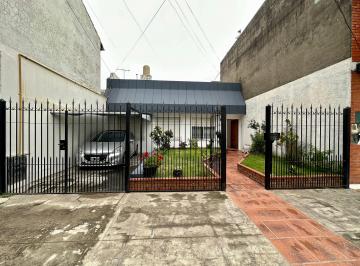 Casa de 4 ambientes, Lanús · Casa Sobre Lote 8,66x36 - Fondo - Quincho