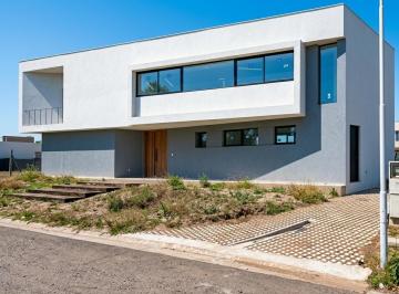 Foto · La Morada Alquiler - 3 Dorm., Ppal en Suite con Vestidor, Patio con Asador y Cochera
