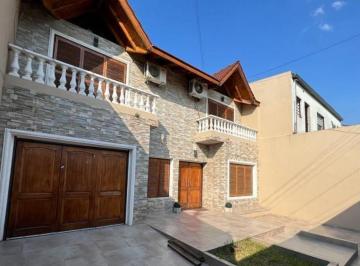 Casa de 5 ambientes, La Matanza · Chalet en Villa Celina, La Matanza, G. B. a. Zona Oeste