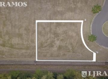 Terreno · 505m² · Construí Tu Casa en Barrio Privado Santo Tomás, Pilar. Excelente Ubicación.