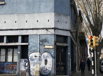 Local comercial · 406m² · 2 Ambientes · 3 Cocheras · Vendo Local Comercial de Dos Plantas Sobre Una Esquina, Cochera Para 3 Autos, Se Vende con Renta, Ag