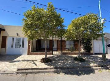 Casa de 3 ambientes, Santo Tomé · Casa en Santo Tomé a 5 Cuadras de Las Avs Principales.