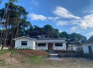 Casa · 200m² · 5 Ambientes · Casa en Venta - Pioneros - Pinamar