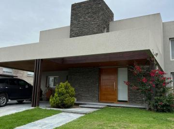 Casa de 4 ambientes, Funes · Funes San Sebastian Barrio Privado